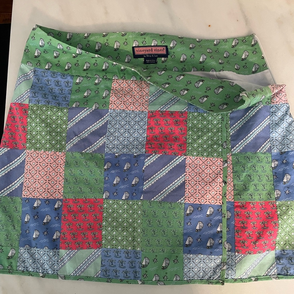 Ladies Vineyard Vines golf/summer skirt size large